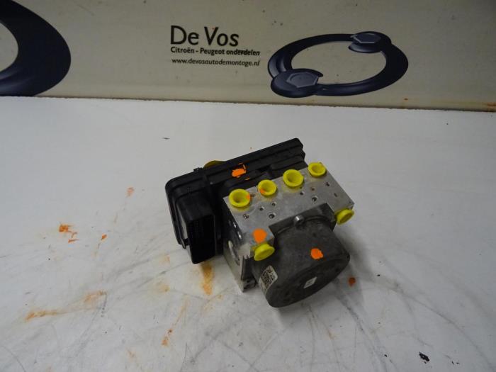 Gebruikte ABS Pomp Citroen DS3 Prijs € 250,00 Margeregeling aangeboden door De Vos Onderdelen