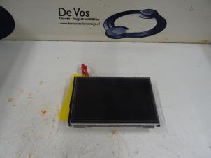 Gebruikte Display Interieur Peugeot 208 Prijs € 200,00 Margeregeling aangeboden door De Vos Onderdelen