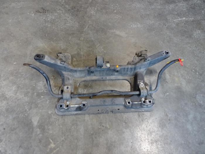 Gebruikte Subframe Peugeot Partner (GC/GF/GG/GJ/GK) 1.6 HDI 75 Prijs € 100,00 Margeregeling aangeboden door De Vos Onderdelen
