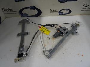 Gebruikte Ruitmechaniek 4Deurs rechts-voor Peugeot Partner (GC/GF/GG/GJ/GK) 1.6 Hdi, BlueHDI 75 Prijs € 55,00 Margeregeling aangeboden door De Vos Onderdelen