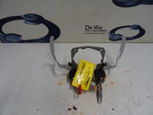 Gebruikte Schakelflipper set Citroen C-Crosser Prijs € 80,00 Margeregeling aangeboden door De Vos Onderdelen