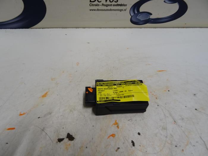Gebruikte Deur module Peugeot 1007 (KM) 1.4 Prijs € 35,00 Margeregeling aangeboden door De Vos Onderdelen