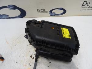 Gebruikte Luchtfilterhuis Peugeot 508 (8D) 1.6 HDiF 16V Prijs € 35,00 Margeregeling aangeboden door De Vos Onderdelen