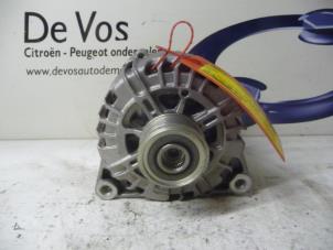 Gebruikte Dynamo Peugeot 207/207+ (WA/WC/WM) 1.6 HDi Prijs € 100,00 Margeregeling aangeboden door De Vos Onderdelen