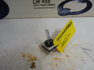 Gebruikte Xenon Lamp Citroen DS3 Prijs € 80,00 Margeregeling aangeboden door De Vos Onderdelen