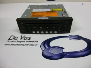 Gebruikte Radio CD Speler Peugeot 307 (3A/C/D) 1.6 HDi 16V Prijs € 50,00 Margeregeling aangeboden door De Vos Autodemontagebedrijf