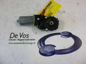 Gebruikte Achterklep motor Peugeot 307 CC (3B) 2.0 16V Prijs € 45,00 Margeregeling aangeboden door De Vos Autodemontagebedrijf