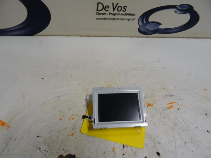 Gebruikte Display Interieur Peugeot 208 Prijs € 70,00 Margeregeling aangeboden door De Vos Onderdelen