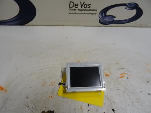 Gebruikte Display Interieur Peugeot 208 Prijs € 100,00 Margeregeling aangeboden door De Vos Onderdelen