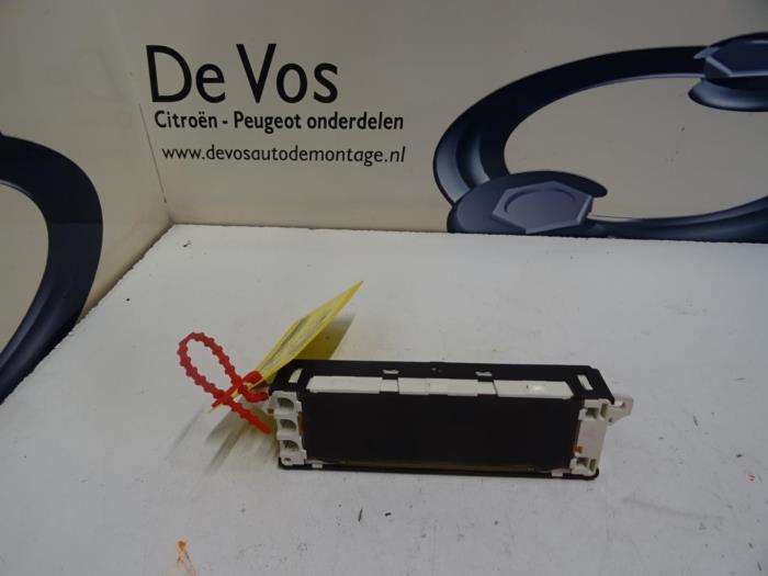 Gebruikte Display Interieur Citroen Berlingo 1.6 Hdi 16V 90 Prijs € 55,00 Margeregeling aangeboden door De Vos Onderdelen