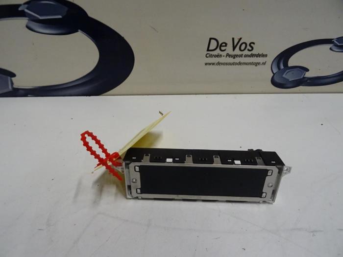 Gebruikte Display Interieur Peugeot 308 (4A/C) 1.6 16V THP Autom. Prijs € 70,00 Margeregeling aangeboden door De Vos Onderdelen
