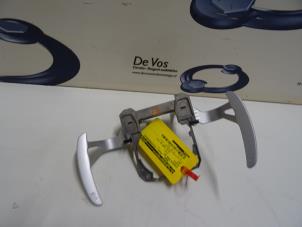 Gebruikte Schakelflipper set Peugeot 4007 Prijs € 80,00 Margeregeling aangeboden door De Vos Onderdelen