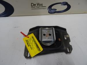 Gebruikte Versnellingsbak Steun Citroen C5 Aircross I (A4/AC/AJ/AR) 1.6 Turbo 180 16V Prijs € 35,00 Margeregeling aangeboden door De Vos Onderdelen