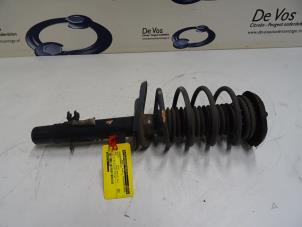 Gebruikte Mac Phersonpoot rechts-voor Peugeot 2008 Prijs € 70,00 Margeregeling aangeboden door De Vos Onderdelen