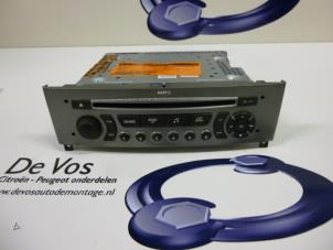 Gebruikte Radio CD Speler Peugeot 308 (4A/C) 1.6 VTI 16V Prijs € 50,00 Margeregeling aangeboden door De Vos Autodemontagebedrijf