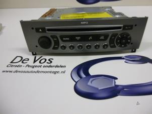 Gebruikte Radio CD Speler Peugeot 308 SW (4E/H) 1.6 16V THP 150 Prijs € 50,00 Margeregeling aangeboden door De Vos Autodemontagebedrijf