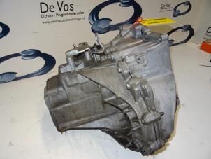 Gebruikte Versnellingsbak Peugeot 208 Prijs € 750,00 Margeregeling aangeboden door De Vos Onderdelen