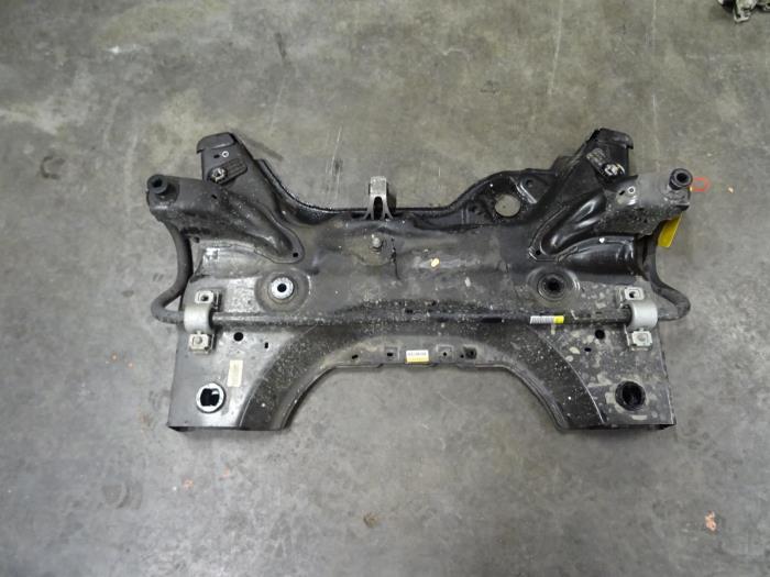 Gebruikte Subframe Peugeot Expert Prijs € 300,00 Margeregeling aangeboden door De Vos Onderdelen