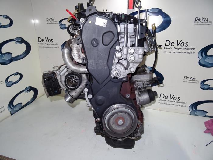 Motor van een Peugeot 4007 2010