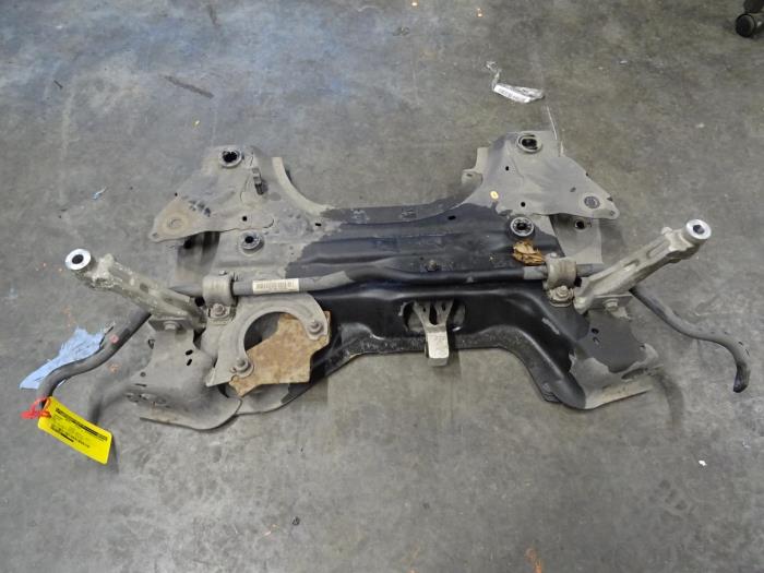 Gebruikte Subframe Peugeot 308 Prijs € 200,00 Margeregeling aangeboden door De Vos Onderdelen