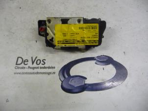 Gebruikte Deurslot Mechaniek 4Deurs rechts-achter Peugeot 406 (8B) 1.8 S,SL,ST,STX 16V Prijs € 35,00 Margeregeling aangeboden door De Vos Autodemontagebedrijf