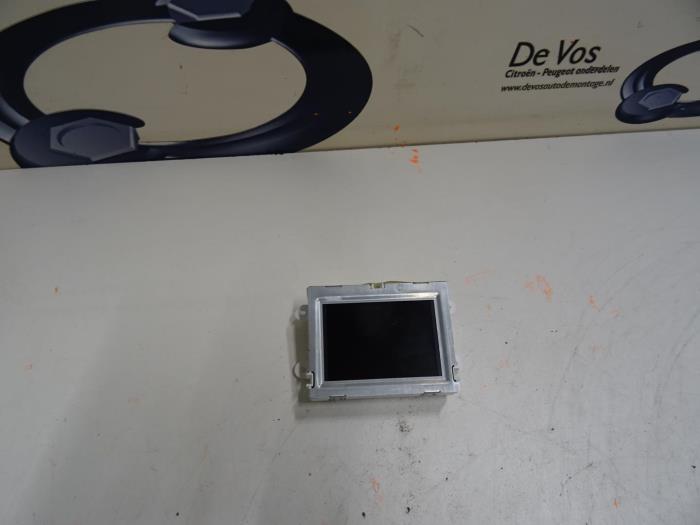Gebruikte Display Interieur Peugeot 2008 Prijs € 70,00 Margeregeling aangeboden door De Vos Onderdelen