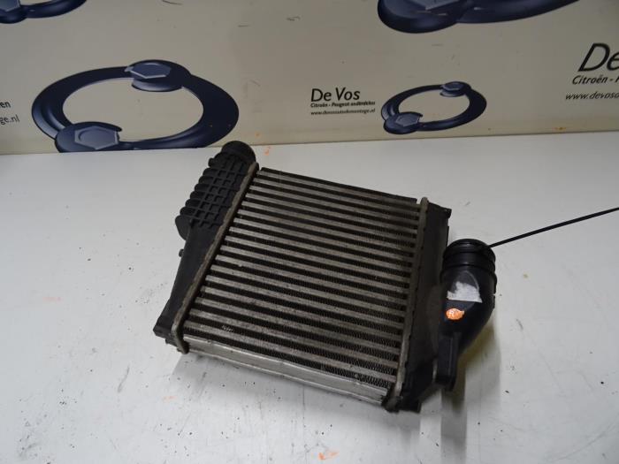 Gebruikte Intercooler Peugeot 308 SW (L4/L9/LC/LJ/LR) 1.2 12V e-THP PureTech 110 Prijs € 135,00 Margeregeling aangeboden door De Vos Onderdelen