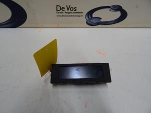 Gebruikte Display Interieur Peugeot 1007 (KM) 1.6 GTI,Gentry 16V Prijs € 55,00 Margeregeling aangeboden door De Vos Onderdelen