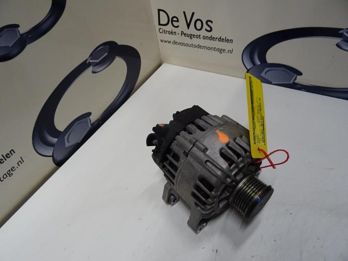 Gebruikte Dynamo Peugeot 2008 (CU) 1.2 12V e-THP PureTech 110 Prijs € 100,00 Margeregeling aangeboden door De Vos Onderdelen