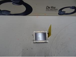 Gebruikte Display Interieur Peugeot 2008 Prijs € 90,00 Margeregeling aangeboden door De Vos Onderdelen