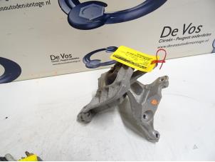 Gebruikte Motorsteun Peugeot Expert (V1/VA/VB/VE/VF/VT/VY) 2.0 Blue HDi 120 16V Prijs € 70,00 Margeregeling aangeboden door De Vos Onderdelen