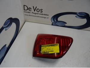 Gebruikte Achterlicht links Peugeot 4007 Prijs € 70,00 Margeregeling aangeboden door De Vos Autodemontagebedrijf