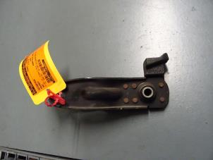 Gebruikte Motorsteun Peugeot 407 Prijs € 25,00 Margeregeling aangeboden door De Vos Onderdelen