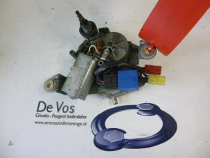 Gebruikte Ruitenwissermotor achter Peugeot 306 (7A/C/S) 1.4 XN,XR,XA,XRA Prijs € 35,00 Margeregeling aangeboden door De Vos Autodemontagebedrijf