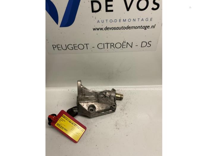 Gebruikte Motorsteun Peugeot 406 Prijs € 25,00 Margeregeling aangeboden door De Vos Onderdelen
