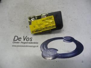 Gebruikte Centrale deurvergrendelingsmotor Peugeot Expert (222/224) 2.0 HDi 90 Prijs € 35,00 Margeregeling aangeboden door De Vos Autodemontagebedrijf