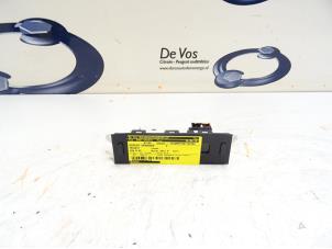 Gebruikte Display Interieur Peugeot 206+ (2L/M) 1.4 XS Prijs € 45,00 Margeregeling aangeboden door De Vos Onderdelen