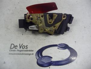 Gebruikte Deurslot Mechaniek 4Deurs links-voor Citroen XM (Y3) 2.0 Turbo Prijs € 35,00 Margeregeling aangeboden door De Vos Autodemontagebedrijf