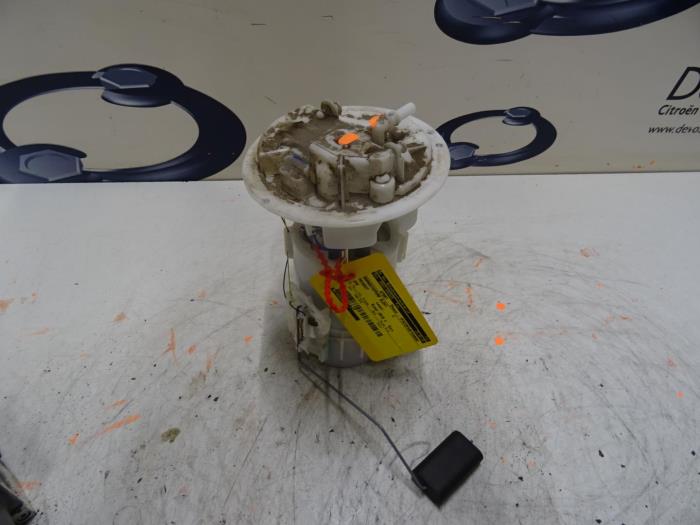 Gebruikte Tank element Pomp Peugeot 208 Prijs € 60,00 Margeregeling aangeboden door De Vos Onderdelen