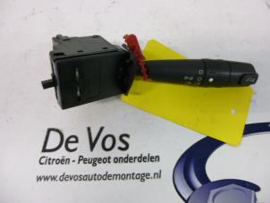 Gebruikte Schakelaar Stuurkolom (licht) Peugeot 406 (8B) 1.8 16V Prijs € 35,00 Margeregeling aangeboden door De Vos Autodemontagebedrijf