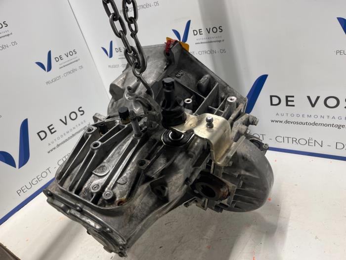 Versnellingsbak van een Peugeot Boxer 2019