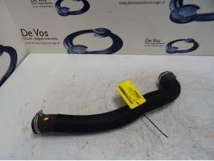 Gebruikte Intercooler Slang Peugeot 3008 II (M4/MC/MJ/MR) 2.0 BlueHDi 150 16V Prijs € 45,00 Margeregeling aangeboden door De Vos Onderdelen