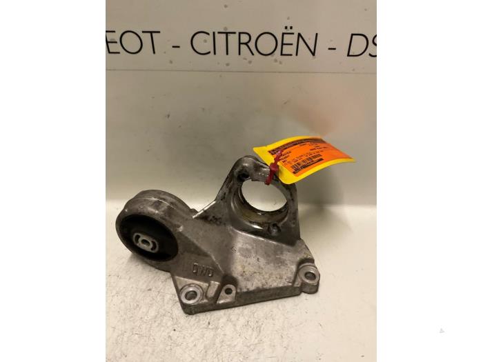 Gebruikte Motorsteun Peugeot 607 (9D/U) 2.2 HDi 16V FAP Prijs € 45,00 Margeregeling aangeboden door De Vos Onderdelen