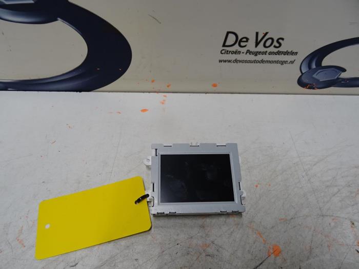 Gebruikte Display Interieur Peugeot 3008 Prijs € 90,00 Margeregeling aangeboden door De Vos Onderdelen