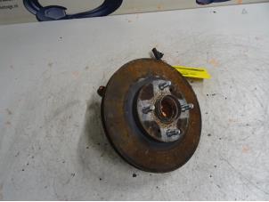 Gebruikte Fusee rechts-voor Citroen C-Zero Prijs € 115,00 Margeregeling aangeboden door De Vos Onderdelen