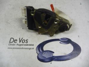 Gebruikte Deurslot Mechaniek 4Deurs rechts-achter Peugeot 605 (6B) 2.0 SRi Prijs € 35,00 Margeregeling aangeboden door De Vos Autodemontagebedrijf
