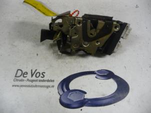 Gebruikte Deurslot Mechaniek 4Deurs links-voor Peugeot 605 Prijs € 35,00 Margeregeling aangeboden door De Vos Autodemontagebedrijf