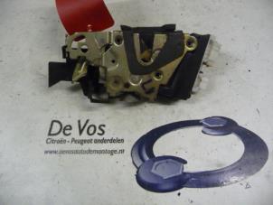 Gebruikte Deurslot Mechaniek 4Deurs links-voor Peugeot 605 (6B) 2.0 SRi Prijs € 35,00 Margeregeling aangeboden door De Vos Autodemontagebedrijf