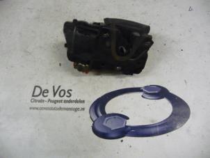 Gebruikte Deurslot Mechaniek 4Deurs links-voor Peugeot 607 (9D/U) 2.9 V6 24V Prijs € 35,00 Margeregeling aangeboden door De Vos Autodemontagebedrijf