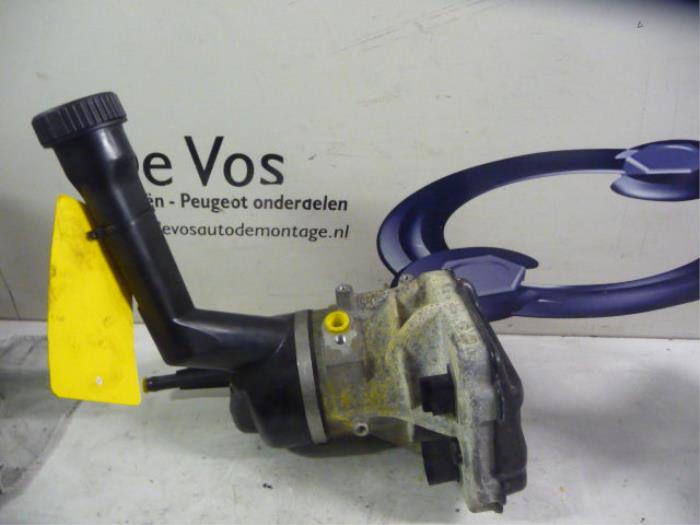 Gebruikte Pomp Servo Peugeot 308 (4A/C) 1.6 HDi 16V Prijs € 150,00 Margeregeling aangeboden door De Vos Onderdelen